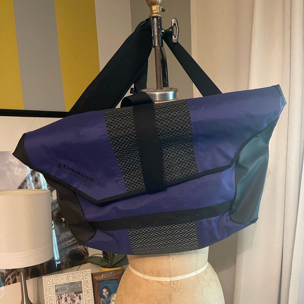 Timbuk2 Men's Messenger Bag in Purple and Black